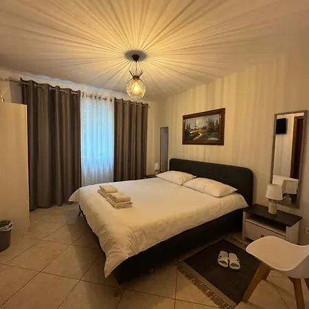 Xhelo's 3* Tirana