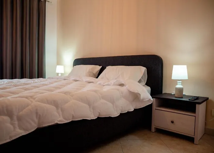 Xhelo's Pensión Tirana